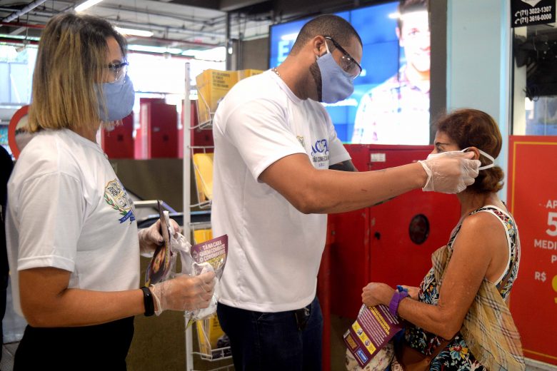 Covid-19: não há evidências de que curados estejam protegidos, diz OMS