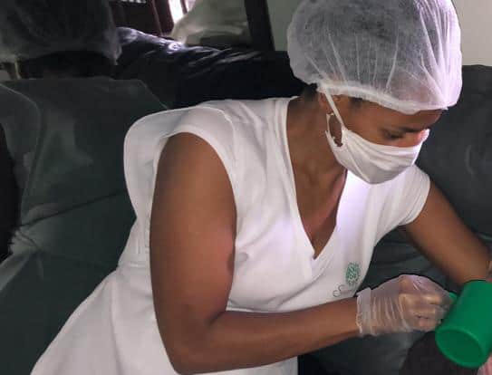 Zelo que salva vidas: cuidadores relatam dia a dia com idosos em meio à pandemia