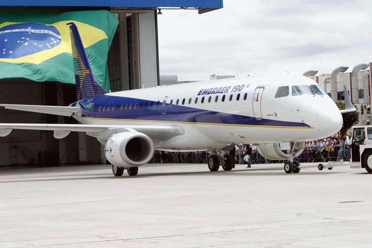 Fornecedores da Embraer fazem demissões no interior paulista