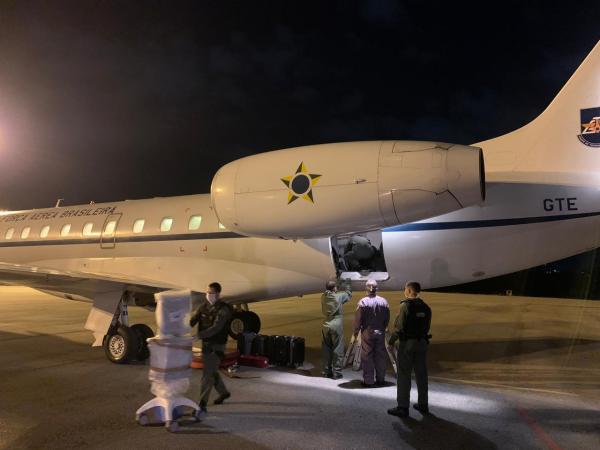 Coronavírus: avião da FAB traz 18 respiradores para Belo Horizonte