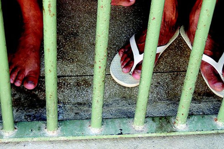 Justiça revoga liminar que permitia soltar presos com mais de 60 anos