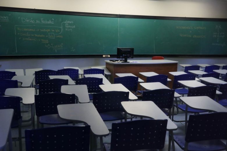 MEC suspende aulas em cursos técnicos de ensino médio por 60 dias