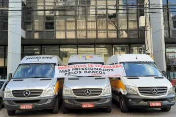 Motoristas de escolares relatam dificuldades em meio à crise da Covid-19 e protestaram em BH