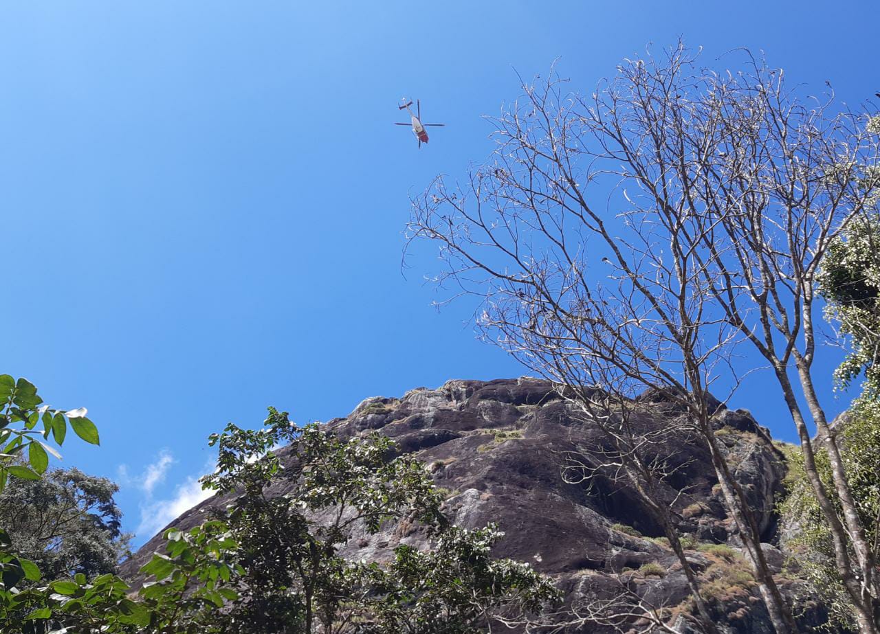 Homem cai de pedra com mais de 100 metros e morre em Caeté