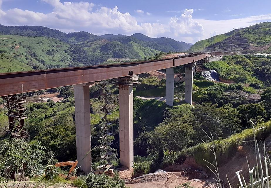 Vigas metálicas aceleram obras em ponte na BR-381