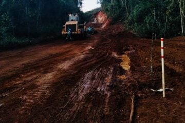 Prefeitura de São Gonçalo inicia asfaltamento da estrada do Peti