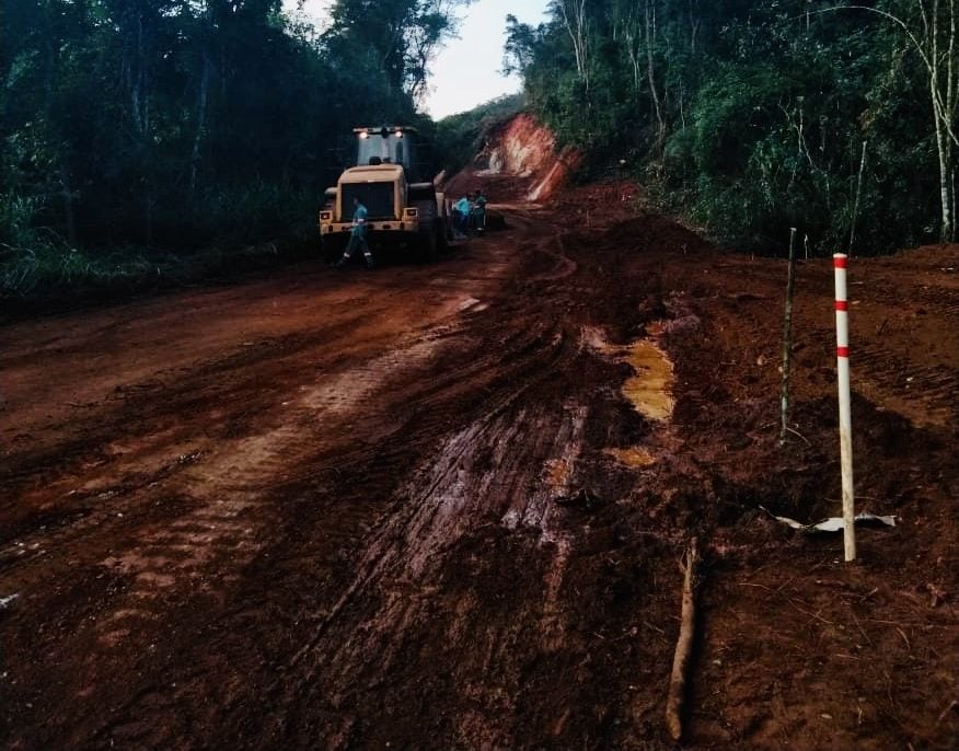 Prefeitura de São Gonçalo inicia asfaltamento da estrada do Peti
