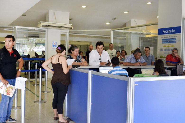 Previdência abre edital com 8.230 vagas para aposentados e militares