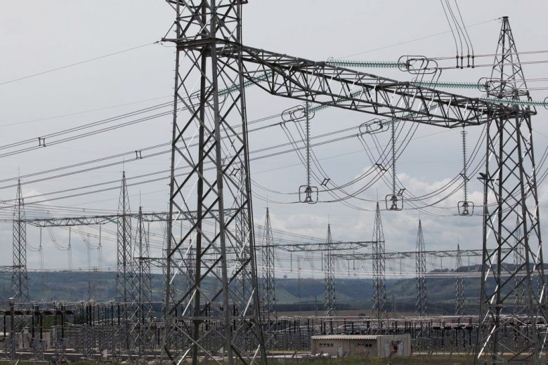 Publicada MP que isenta consumidor pobre de pagar conta de luz