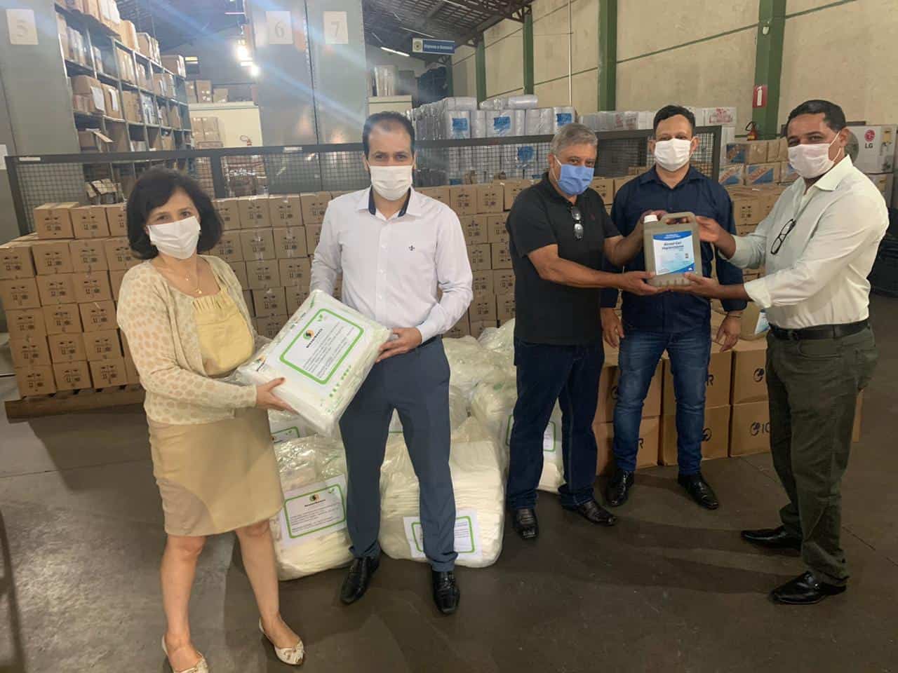 sicoob-credivale-doa-16-mil-lencois-e-490-litros-de-alcool-em-gel-a-secretaria-municipal-de-saude (1)