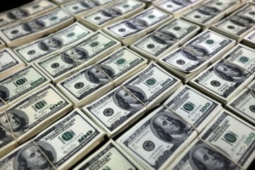 Dólar fecha maio com primeira queda mensal em 2020