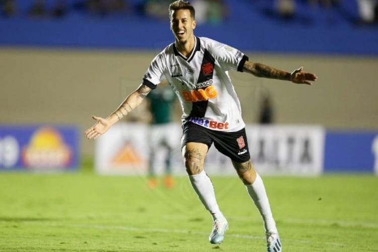 Volante Marcos Júnior revela ansiedade por volta aos treinos no Vasco