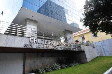 Cruzeiro paga uma das folhas em atraso do elenco e quita pendências com funcionários