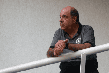 Botafogo reage a reportagens sobre pressão interna para volta do futebol