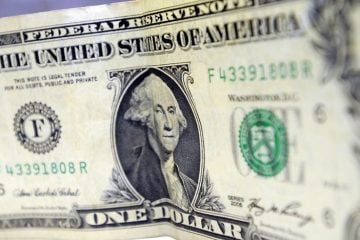 Em dia de Copom, dólar bate recorde e fecha acima de R$ 5,70