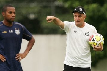 Dorival diz que Robinho agregaria ao time do Santos e vê o atacante mais amadurecido: “Tem muita coisa para apresentar”