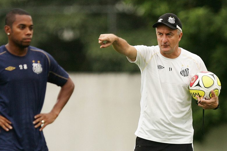 Dorival diz que Robinho agregaria ao time do Santos e vê o atacante mais amadurecido: “Tem muita coisa para apresentar”