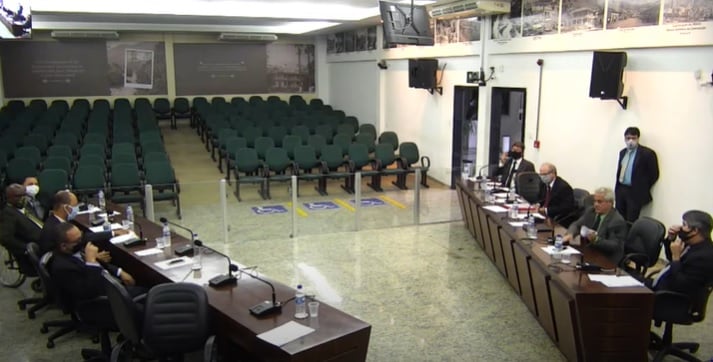 Vereadores derrubam isenção de taxa de água e mostram oposição em ascensão em Monlevade