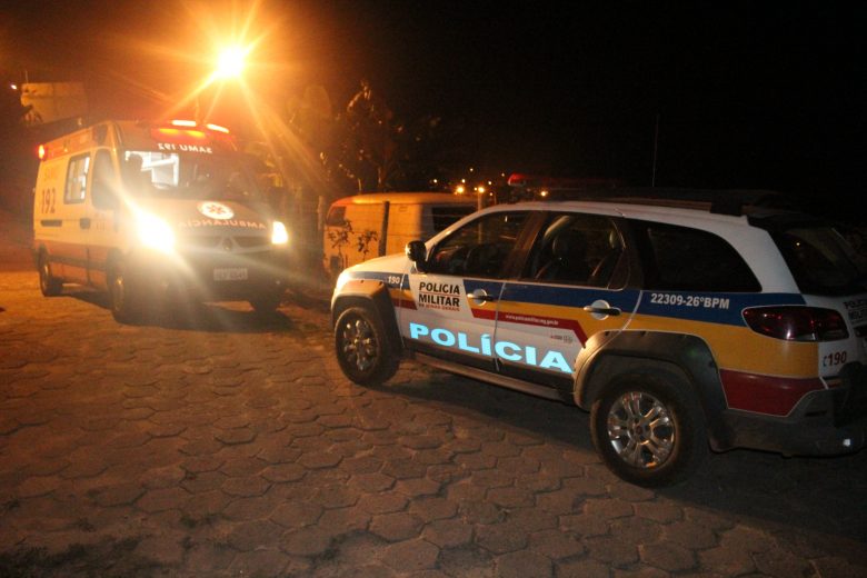 Homem é levado para a “sala vermelha” após ser baleado em Itabira