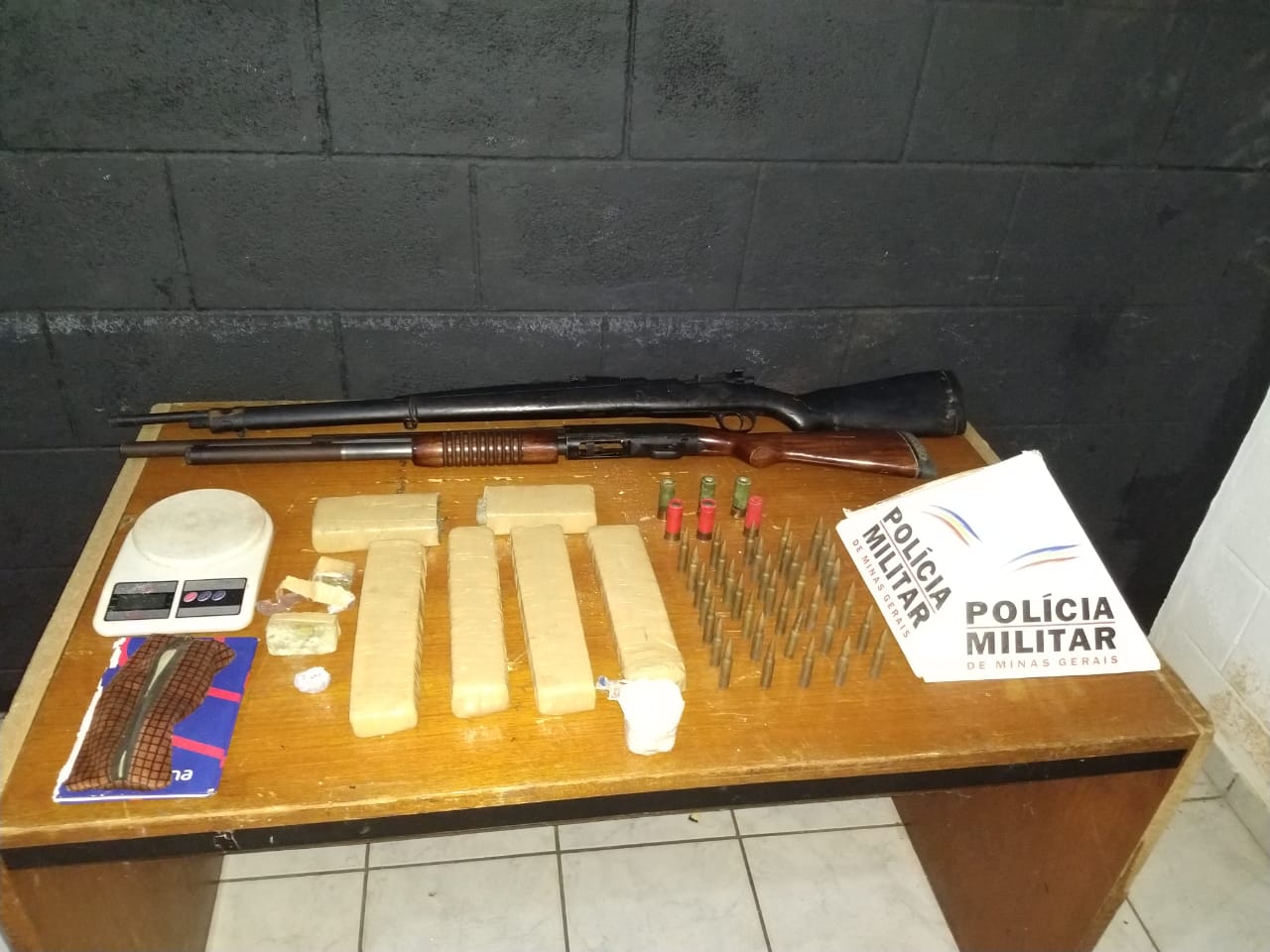 Polícia Militar apreende escopeta e fuzil 762 em Itabira