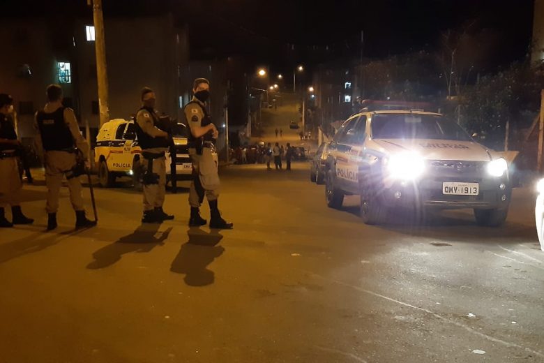 Desacato termina em bombas e tiros de borracha em Itabira