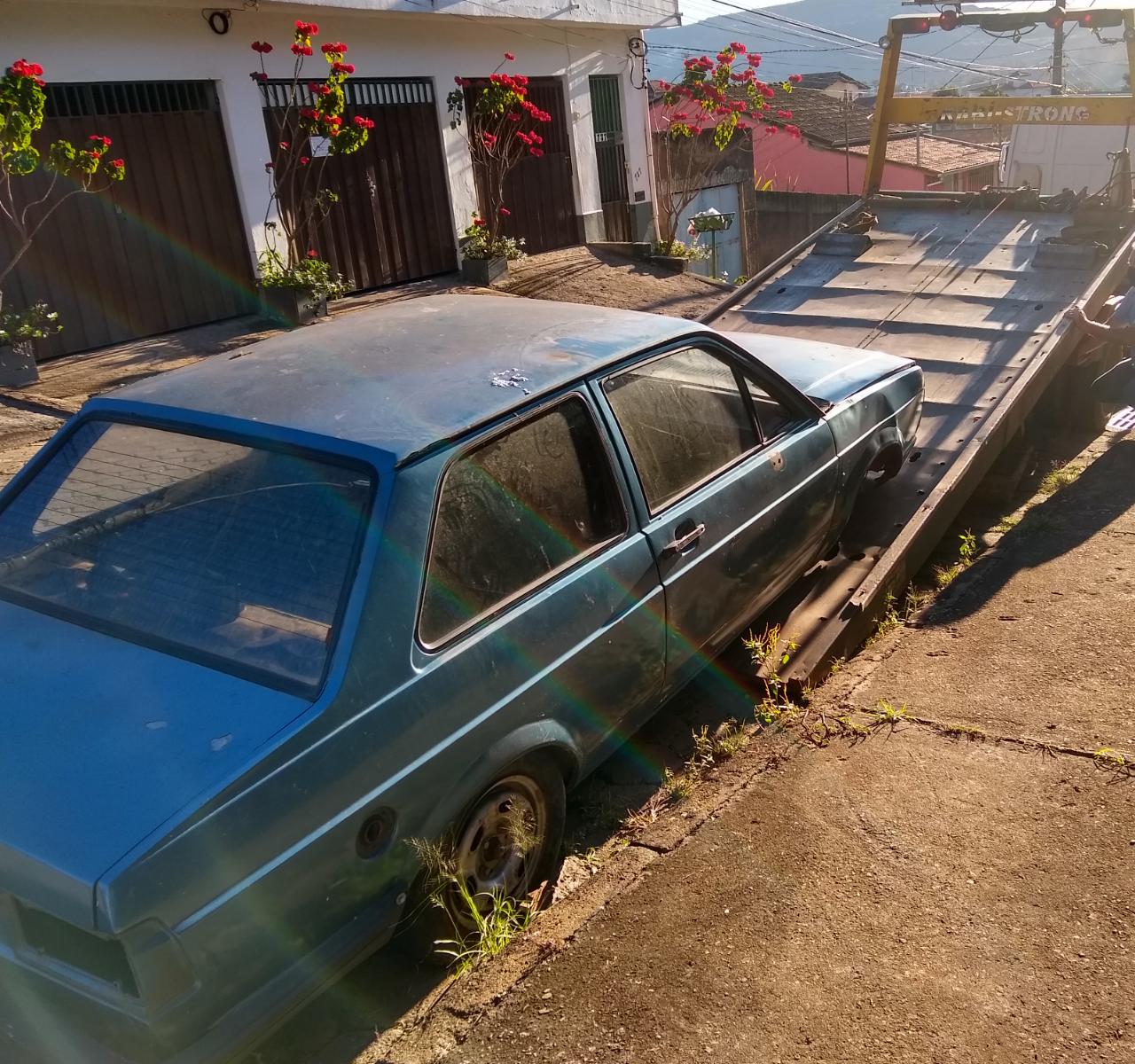 PM e Transita fazem remoções de veículos abandonados em Itabira