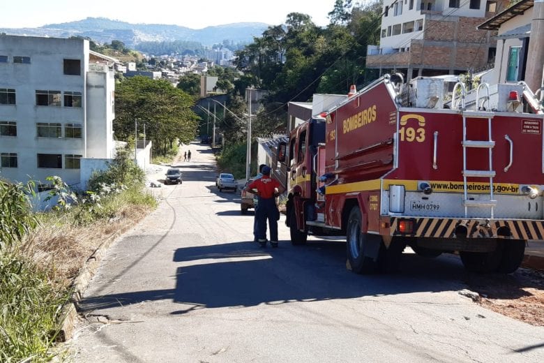 Bombeiros são acionados devido princípio de incêndio em residência no São Francisco