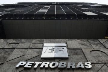 Petrobras aceita oferta de US$ 1,65 bi por refinaria na Bahia