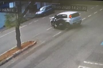 Vídeo mostra momento de acidente envolvendo carro e moto em Itabira