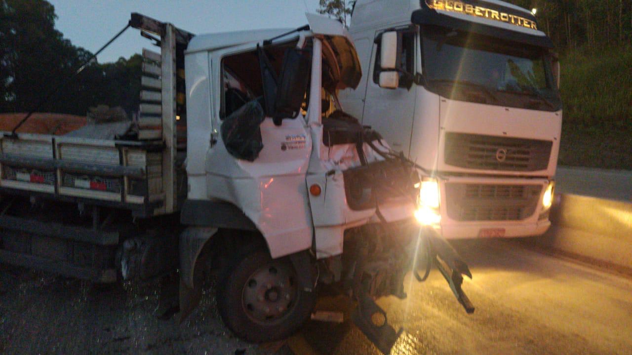 Acidente grave fecha pista da BR-381 por duas horas