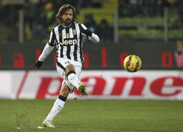 Pirlo, Figo e mais; 5 jogadores que vestiram as camisas de rivais europeus mas continuam ídolos