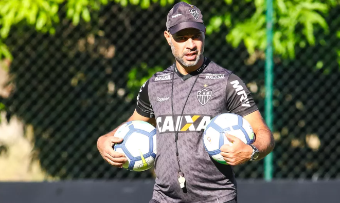 Atlético demite preparador físico; Tardelli, Rocha e Bernard se manifestam na web