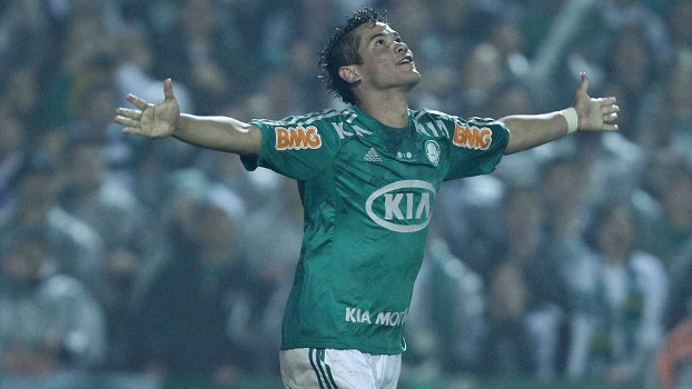 Betinho relembra gol que o fez entrar para a história do Palmeiras: “A ficha só caiu depois de uma semana”