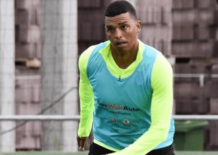 Zagueiro Aderllan, ex-São Paulo, acerta até 2022 com clube de Portugal