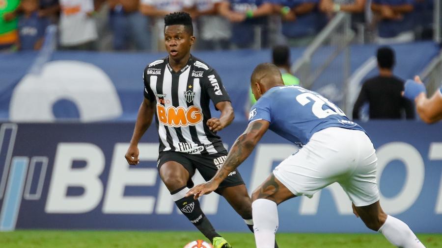 Corinthians não descarta Cazares; meia gostaria de jogar no Timão