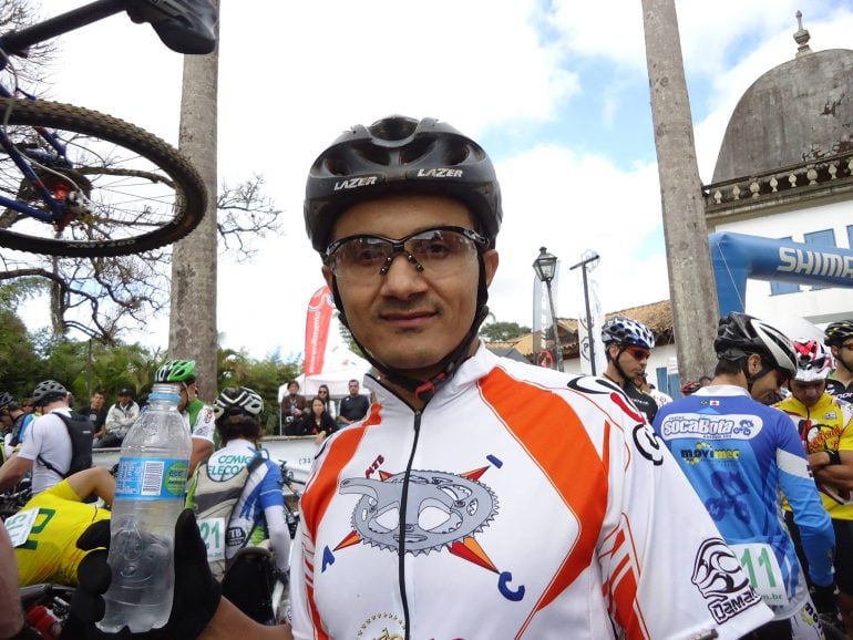 Ciclista itabirano é atropelado e acredita em movimento intencional de motorista
