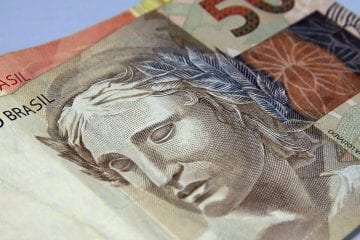 Com veto a reajuste de servidores, Bolsonaro sanciona auxílio a estados e municípios