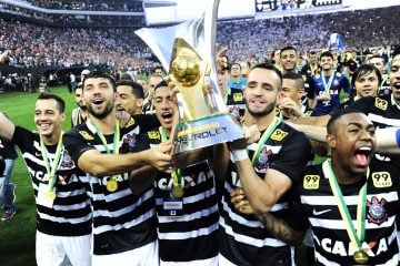 Elias, Renato Augusto e mais; onde estão os campeões brasileiros pelo Corinthians em 2015?