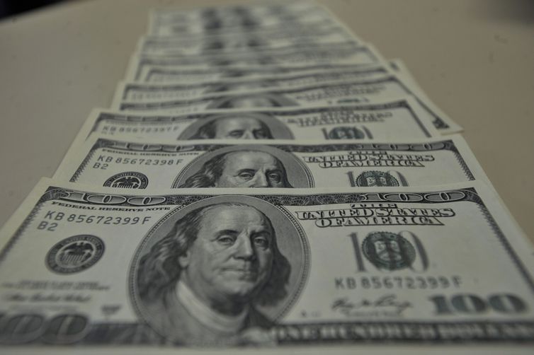 Contas externas têm saldo positivo de US$ 202 milhões em novembro