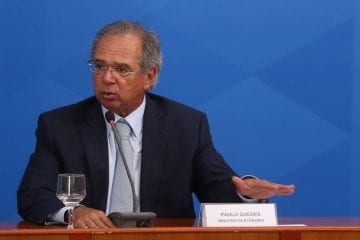 Guedes diz que país mantém determinação de "furar ondas da crise"