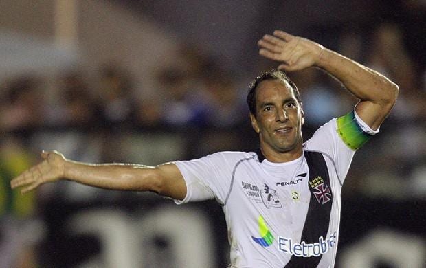Edmundo critica acordo de candidato à presidência do Vasco com Yaya Touré: “Clube pode virar piada”