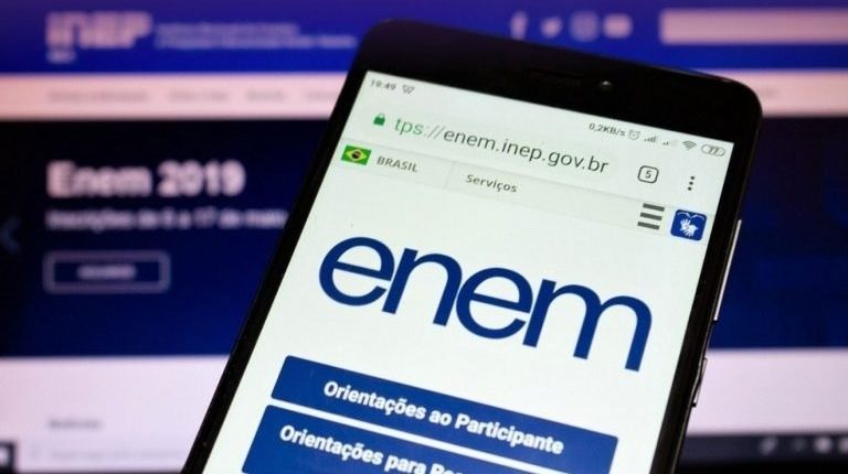 Enem é oficialmente adiado