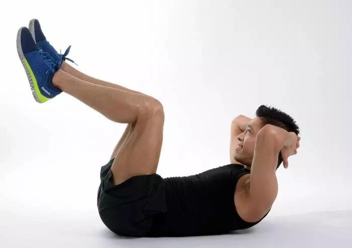 Conheça 5 exercícios abdominais para fazer em casa