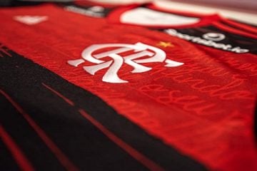 Você sabe por que as cores do Flamengo são vermelho e preto?