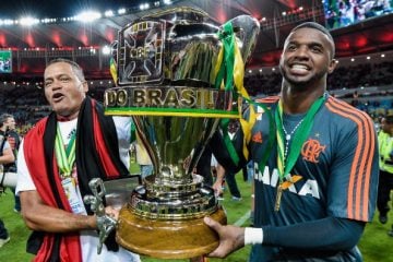 Ex-Flamengo vê “falta de humanidade” na diretoria do clube em pressão para volta do futebol: “Imagina se um jogador morre”
