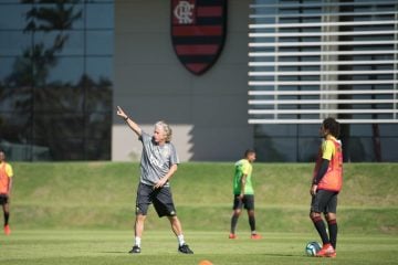 Crivella se reunirá com clubes para debater volta dos treinos, mas faz apelo “para que as medidas sejam obedecidas”