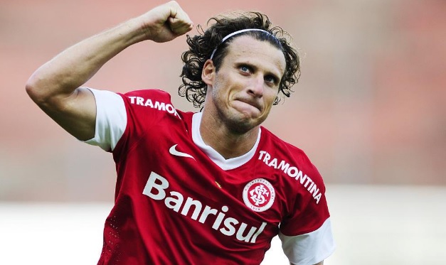 5 jogadores que chegaram como estrelas, mas fracassaram no futebol brasileiro