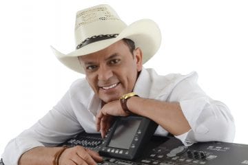 Frank Aguiar faz apresentação inédita no Aparecida Sertaneja desta terça-feira