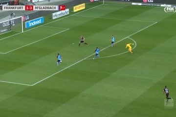 Jogador do Borussia M’Gladbach perde gol inacreditável no retorno da Bundesliga; assista