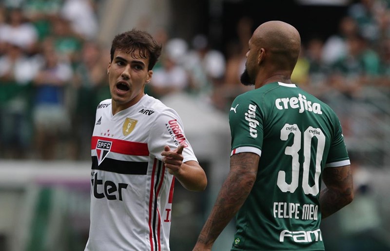Igor Gomes relembra ‘treta’ com Felipe Melo e revela o que falou em campo: “Vamos pegar eu e você no mano a mano”